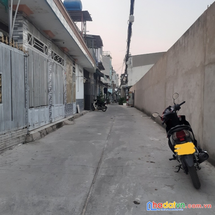 Chủ bán đất tặng nhà, chỉ 50 triệu /m2 tọa lạc tại đường lê trọng tấn ( q. tân phú)