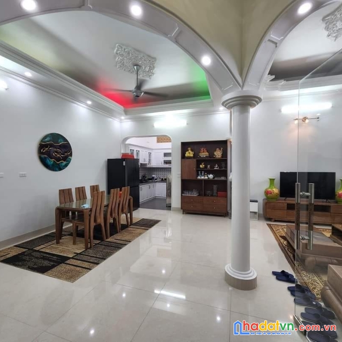 Nhà đẹp ở ngay phố khương đình diện tích 108m2 mặt tiền 6.2m ngõ ba gác trãnh sh