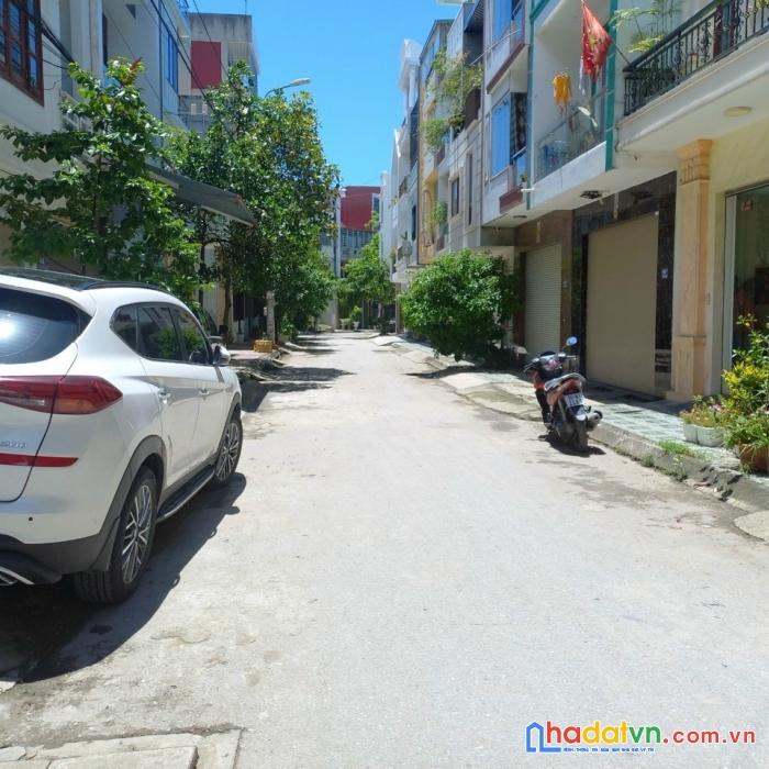 Bán nhà 3 tầng, diện tích 68m2, giá 4.89 tỷ