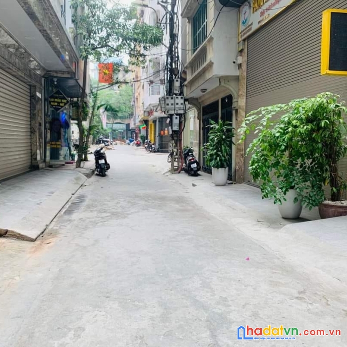 Bán nhà đống đa, phố nguyên hồng 60m, 7t, mt 5.5m, vỉa hè oto tránh, kd, 26 tỷ, 0937651883.