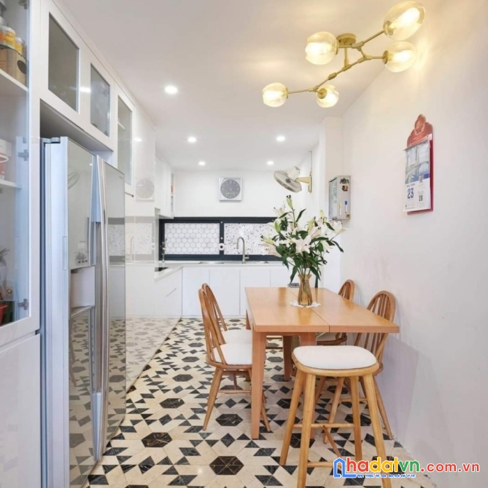 Bán nhà đẹp, ở và kinh doanh đỉnh, cách ubnd quận đống đa 500 m, 1,8 tỷ.