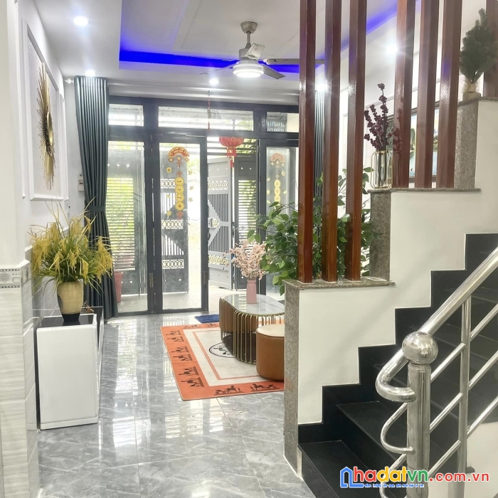 Giảm 300tr, giá mới 4.25 tỷ bán nhà thích quáng đức.