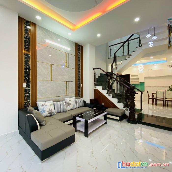 Hẻm 3.5m, trần hữu trang, 4 x 10.2m, 2 lầu, chỉ 5.2 tỷ, phú nhuận