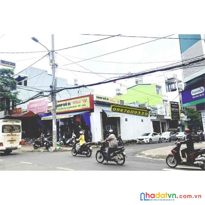 Bán gấp căn góc 2 mặt tiền trung tâm thành phố gần 200m2