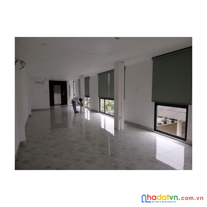 Văn phòng lô góc 80m2 thang máy có nội thất view công viên hvt 13triệu