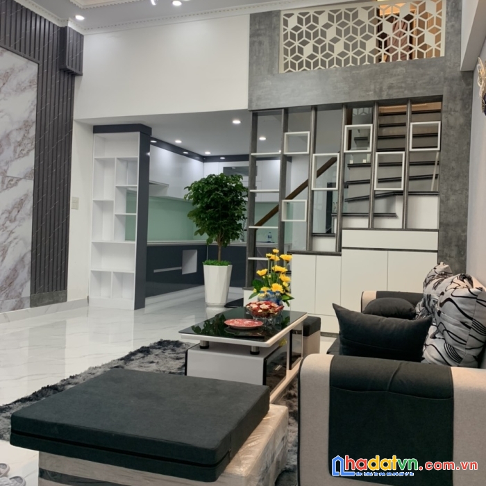 Siêu phẩm nhà riêng hàng kênh - 3 bước ra phố