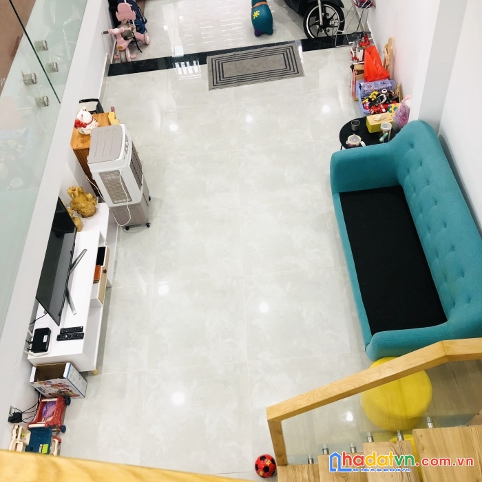 Nhà mới 2 tầng nở hậu hẻm thông đường trần bình trọng p2q5