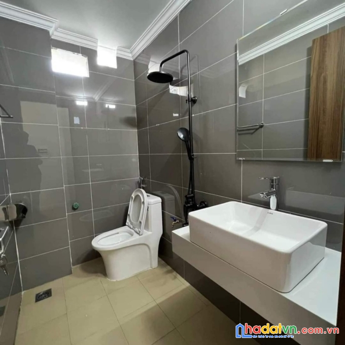 Bán nhà trương định 5 tầng lô góc, nhỉnh 2 tỷ,