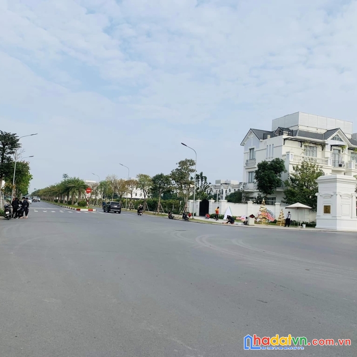 Bán biệt thự kđt việt hưng, kinh doanh, lô góc. diện tích: 214m2. giá: 32 tỷ