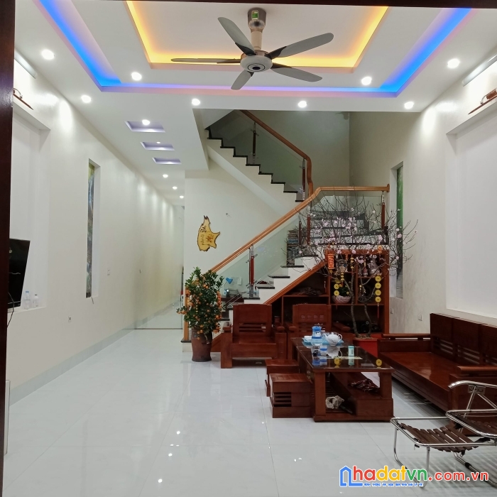 Bán căn nhà 3 tầng hướng đông mới xây tại trung tâm thị trấn quảng xương, quảng xương, thanh hóa