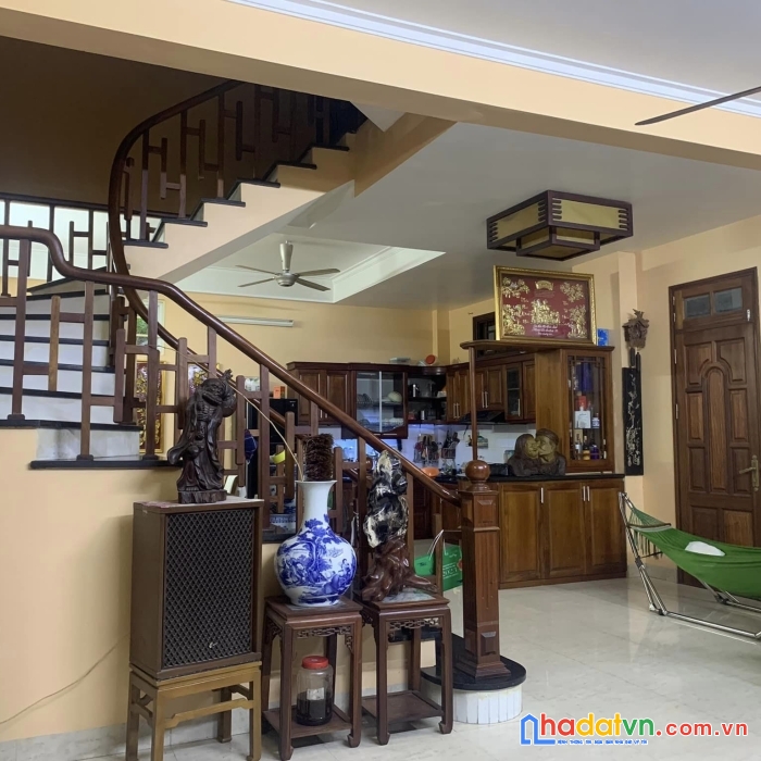 Bán nhà bồ đề long biên 75 m2 * 3 tầng * 5 tỷ 7 nhà dân xây gần hồ lâm du ô tô đỗ cửa