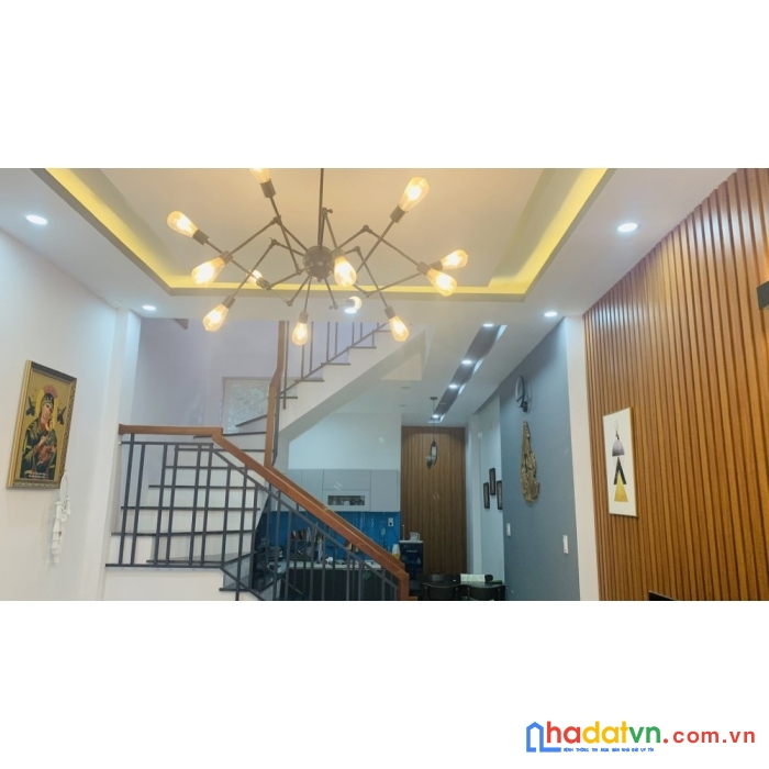 Nhà đường 2/9, kiệt thẳng ô tô đậu, 30m ra mt, 3 tầng mới