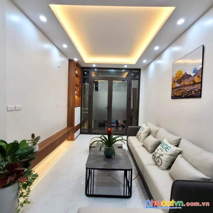 Nhà đẹp ở luôn ô tô đỗ cổng. đã sỹ hà đông. 35mx4t. mt3.7m. giá 2,85 tỷ.