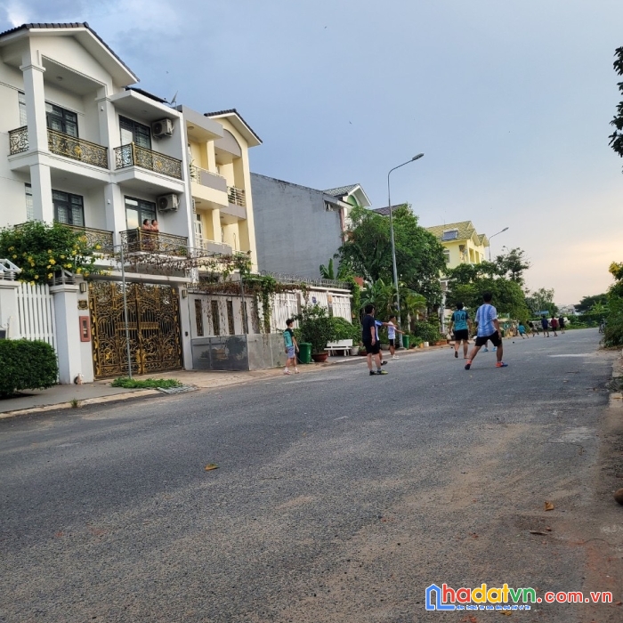 Bán biệt thự nghĩ dưỡng view sông đặng thùy trâm bình thạnh tặng hồ cá koi 200m2 ngang 10m 4 tầng