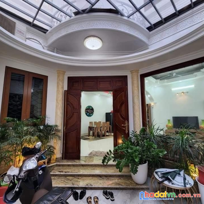 Bán nhà đẹp đội cấn 100m2 - nội thất đẹp miên man - cung điện thu nhỏ - gần phố - ô chờ thang máy