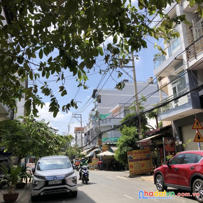 Nhà trung tâm bình tân - gần mặt tiền đường lê văn quới sầm uất - đường một trục 12m + lề 2.5m