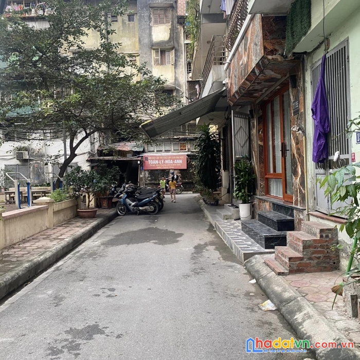 Bán nhà đống đa, phố huỳnh thúc kháng 60m, 4t, mt 5m, phân lô, oto, kd, 12 tỷ, 0937651883.