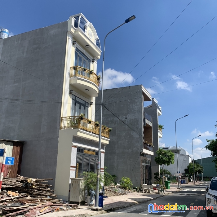 Chính chủ ra gấp lô đất ngay vincom dĩ an, buôn bán sầm uất, chỉ 3.05 tỷ