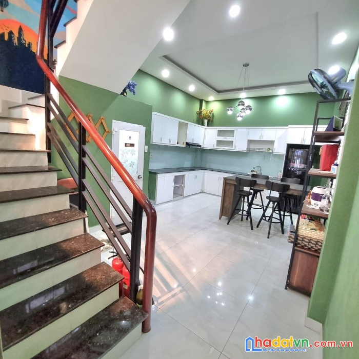 Chủ ngộp cần ra đi nhà 3 tầng ,hxh,tặng ful nội thất,dt 4,5*15m,đường phú thuận q7.