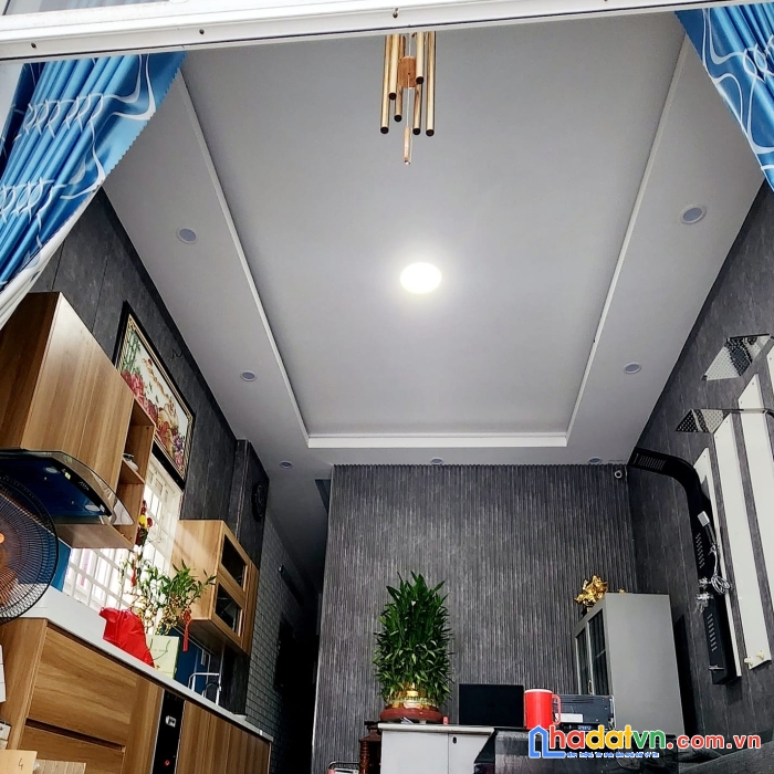 .nhà mặt tiền hoà minh gần bến xe, đỗ nhuận, 90m2, 3 tầng đẹp, có hồ bơi