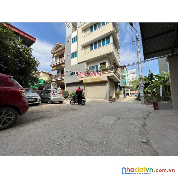 Nhỉnh 5 tỷ, mrs diễm cần bán nhà 3 tâng gỗ quý ngay tại khu trung tâm chợ kim, đông anh