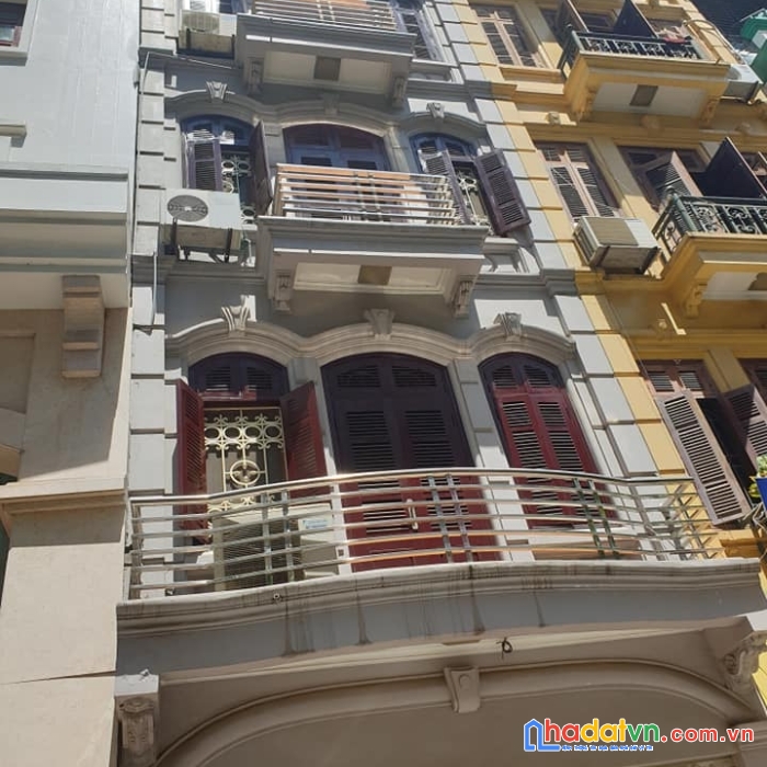Bán nhà đẹp ở ngay phân lô trần quôc hoàn cầu giấy 12 tỷ.