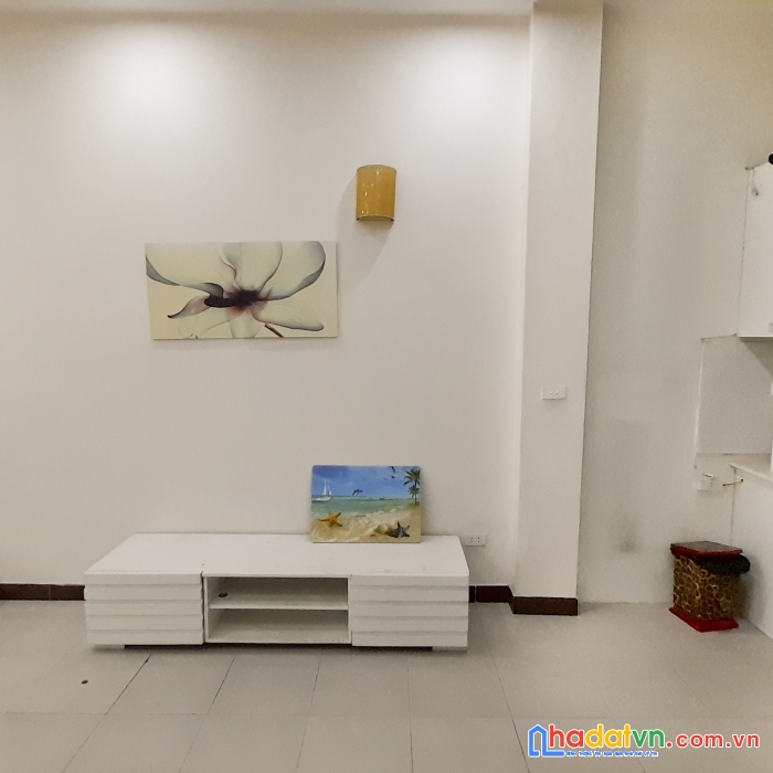 Đêm qua theo tuyển pháp nhưng ko thành công. cần bán gấp nhà phố ngọc lâm 2.4 tỷ, 31m2, 4 tầng.