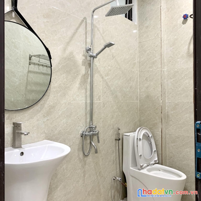 Bán gấp nhà quận đống đa đướng láng 82m 4 tầng mặt tiền 4m 2 mặt thoáng nhà đẹp ở ngay nhỉnh 5 tỷ