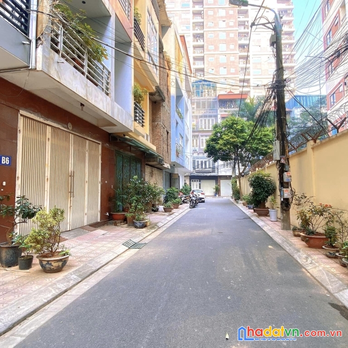 Bán nhà ngõ 376 đường bười ba đình phân lô 72m mt 8.2m ô tô tránh ở yên tĩnh.