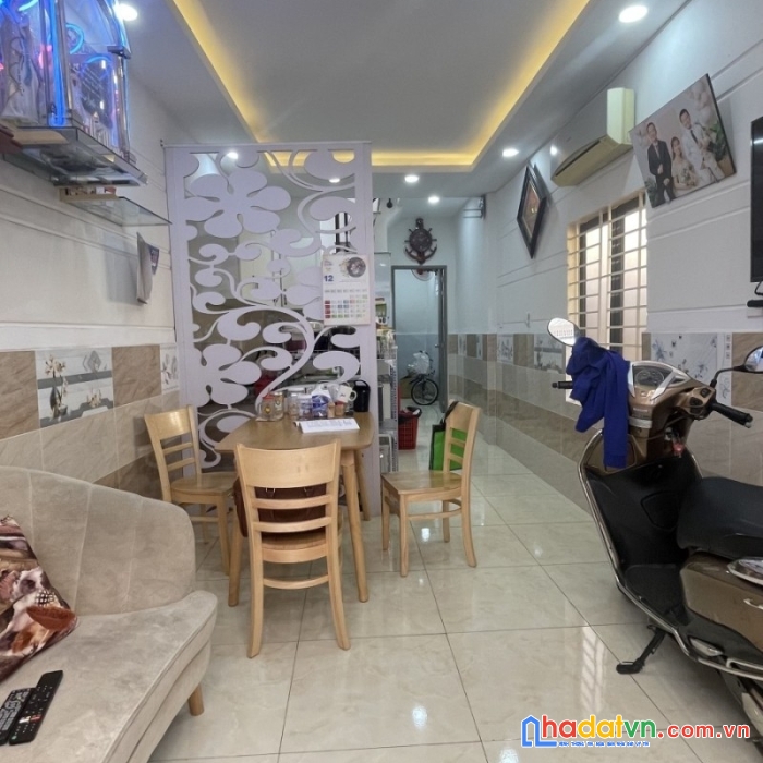 Bán nhà ngộp cmt8 - nhà mới cóng - 45m2 không qh lg - giá 4 tỷ 5 tl