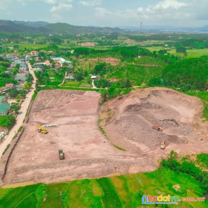   bán lô đất 8000m2 xã đài xuyên ,vân đồn ,quảng ninh có sổ đỏ