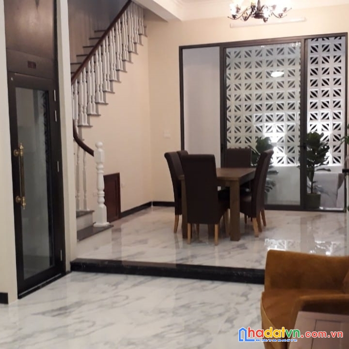 Bán nhà gia thuỵ long biên 41 m2 * 5 tầng * 5 tỷ 2 nhà mới nội thất xịn, gara ô tô vào nhà