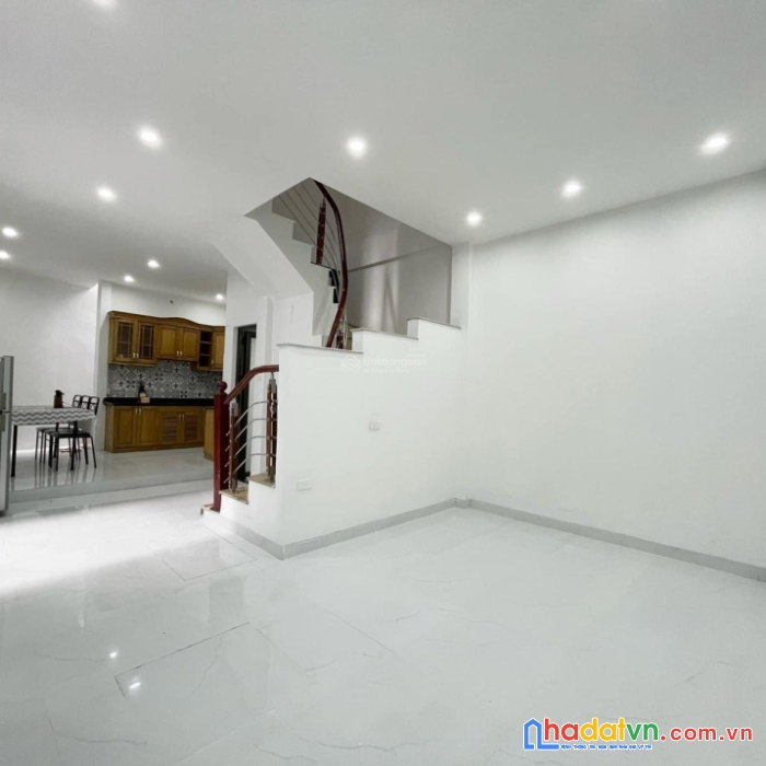 Nguyễn khánh toàn - 52m2, 5 tầng, 5,1 tỷ (siêu rẻ), vài bước ra đường lớn