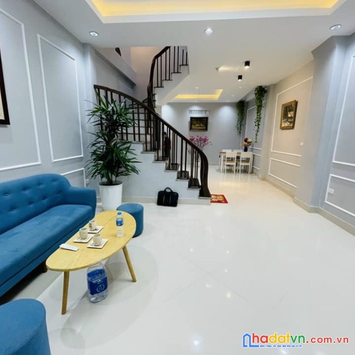 Cần tiền bán nhà gấp 41m2*6 tầng mt 5m nhỉnh 6,5 tỷ khách chỉ việc xách vali về.