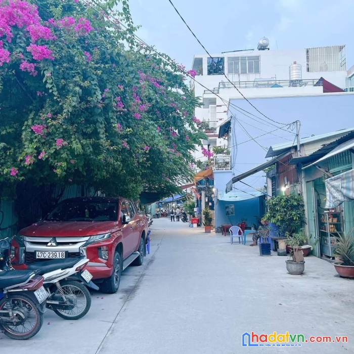 Hẻm xe hơi nhà rẻ thời scb  dt   ngang 4m tôn thất thuyết q4 
2 tấm có 2,7 tỷ..