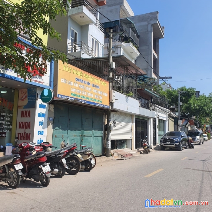 Bán nhà bát khối long biên 70 m 2 tầng 5 tỷ 9 xe ô tô 45 chỗ đỗ cửa đang cho thuê