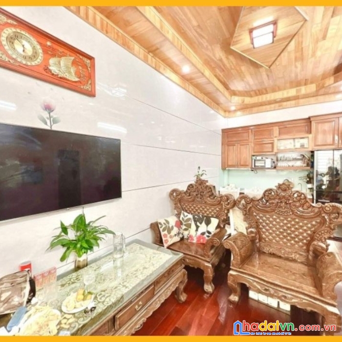 Ngã tư sở, đường láng lô góc thoáng sáng, dt42m2 x 4 tầng, mt5m, giá 3.6 tỷ.