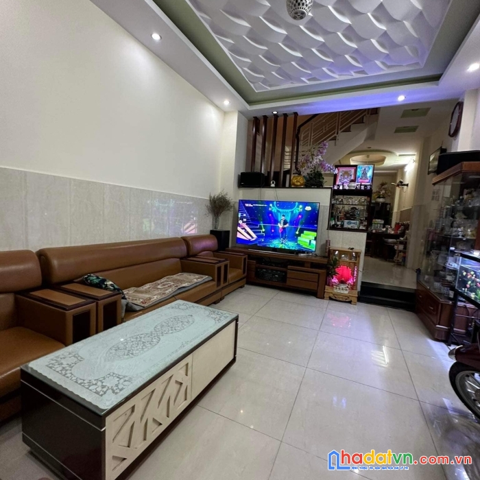 Tân phú, tân hương, sát mặt tiền,64m2, 4 tầng, xe hơi tận nhà, chỉ 7 tỷ...