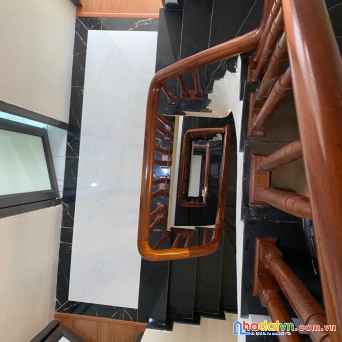 Bán nhà phố đẹp  nguyễn văn cừ - long biên 34m2 5 tầng chỉ 4,05 tỷ nhà mới cuối măn ở luôn
