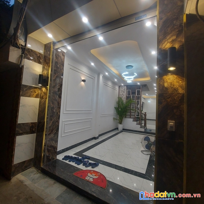 Nhỉnh 4 tỷ có nhà nhà đẹp ở ngay lô góc phố quan nhân nhân chính 35m 4 tầng 4 ngủ ô tô đỗ cửa