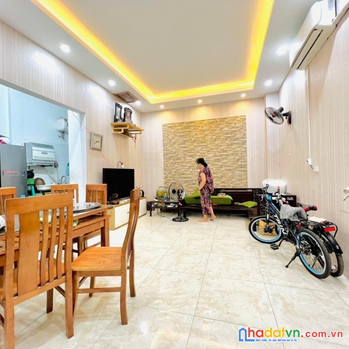 Nhà đẹp như khách sạn 33m2*4 tầng mt 3,2m chỉ 3,35 tỷ khách chỉ việc xách vali vế  sống.