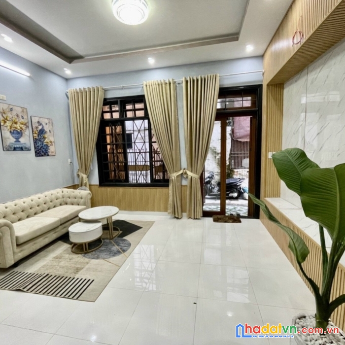 .nhà núi thành gần phan đăng lưu, kề mặt tiền, 3 tầng mới đẹp