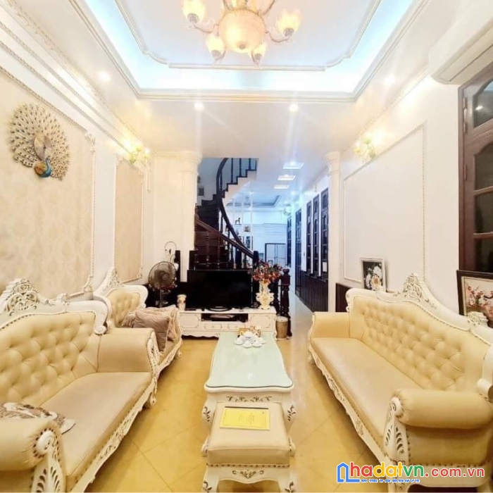 Bán nhà bồ đề long biên- 52mx5tầng- giá 6.x tỷ- phân lô-oto 16 chỗ- lô góc