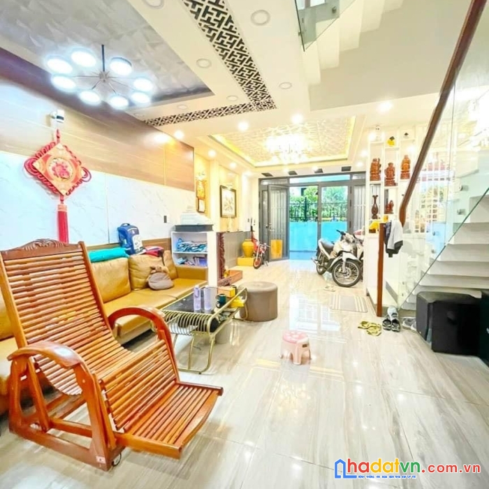 Nhà mới đón tết, 3 tầng, 4pn, xe tăng đậu trước nhà, trần xuân soạn, quận 7 hơn 10 tỷ chút xíu