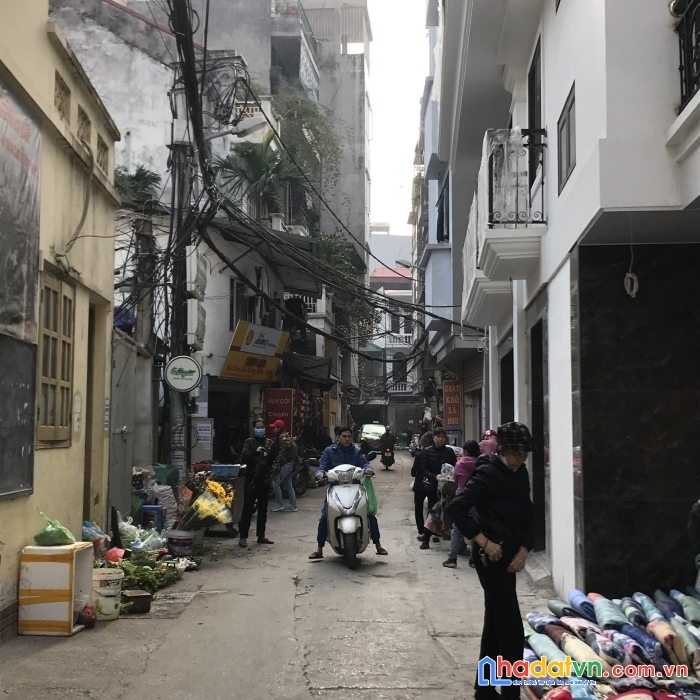 Bán nhà phố chùa láng, 5 tầng, 5 ngủ đủ công năng, giá 5,5 tỷ, ở ngay.