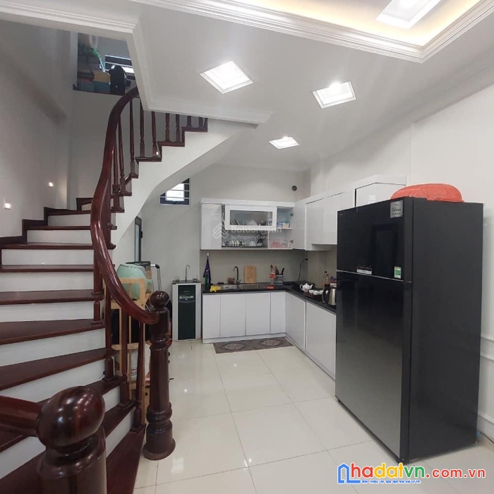 Trung tâm cầu giấy, khu quan chức dân trí cao, 40m2 mt 4m 5 tầng 6,9 tỷ