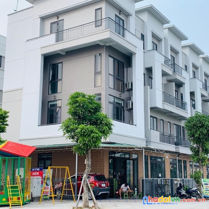 Căn góc vườn hoa, nhà 4 tầng giá hạt rẻ, hoàn thiện đẹp mặt ngoài