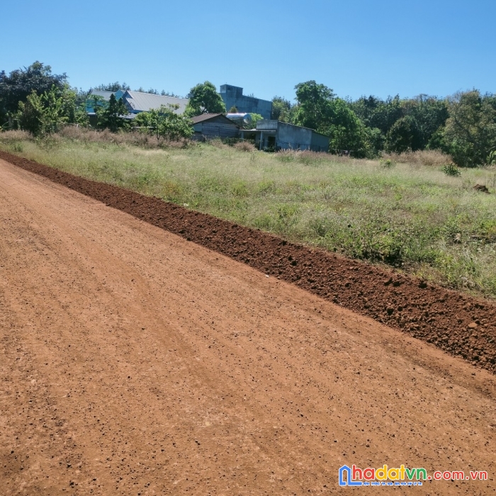 Chỉ 300tr để đc miếng đất trung tâm đối diện trường học