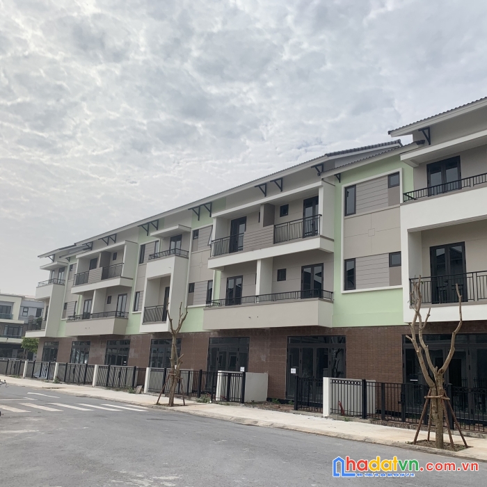 Bán nhanh shophouse đối diện công viên trung tâm, kinh doanh tốt