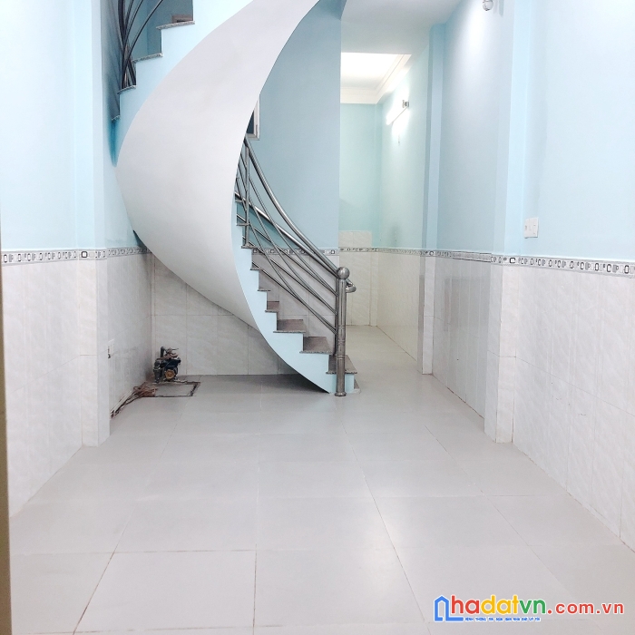 Nhà mới 4 tầng hẻm 345 đường trần hưng đạo p.cầu kho q1